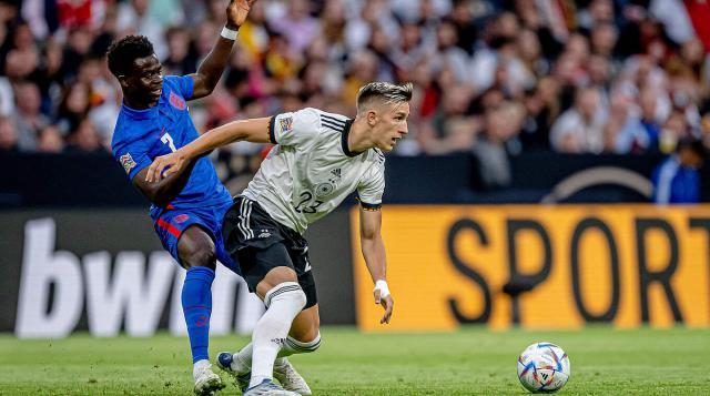 依然是留在 依然是留在